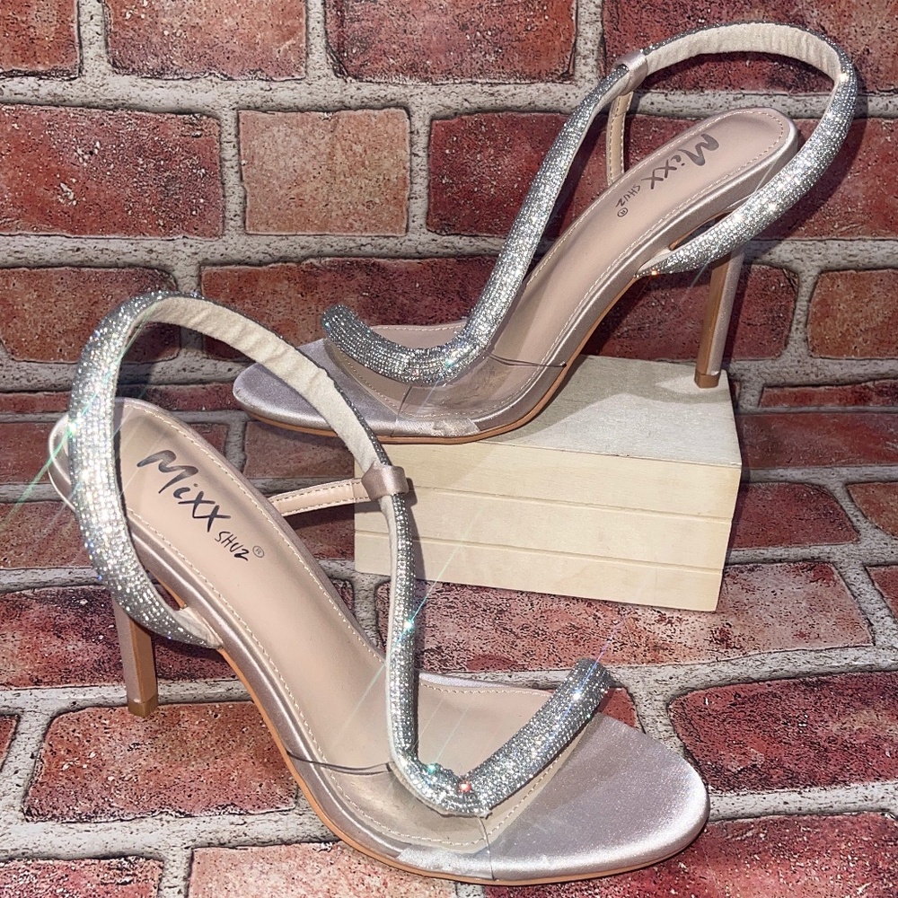 New Mixx Shuz Carter Rhinestone Beige Transparent Heel Sandals Size 7.5